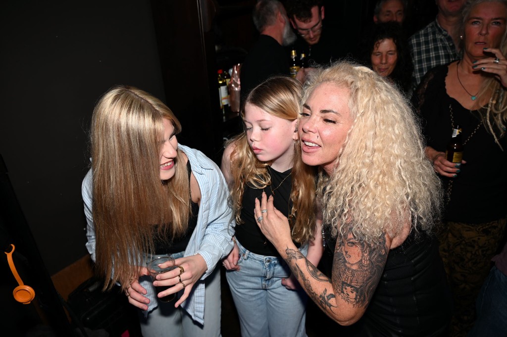 ../Images/10 jaar Ro's Barbershop 320.jpg